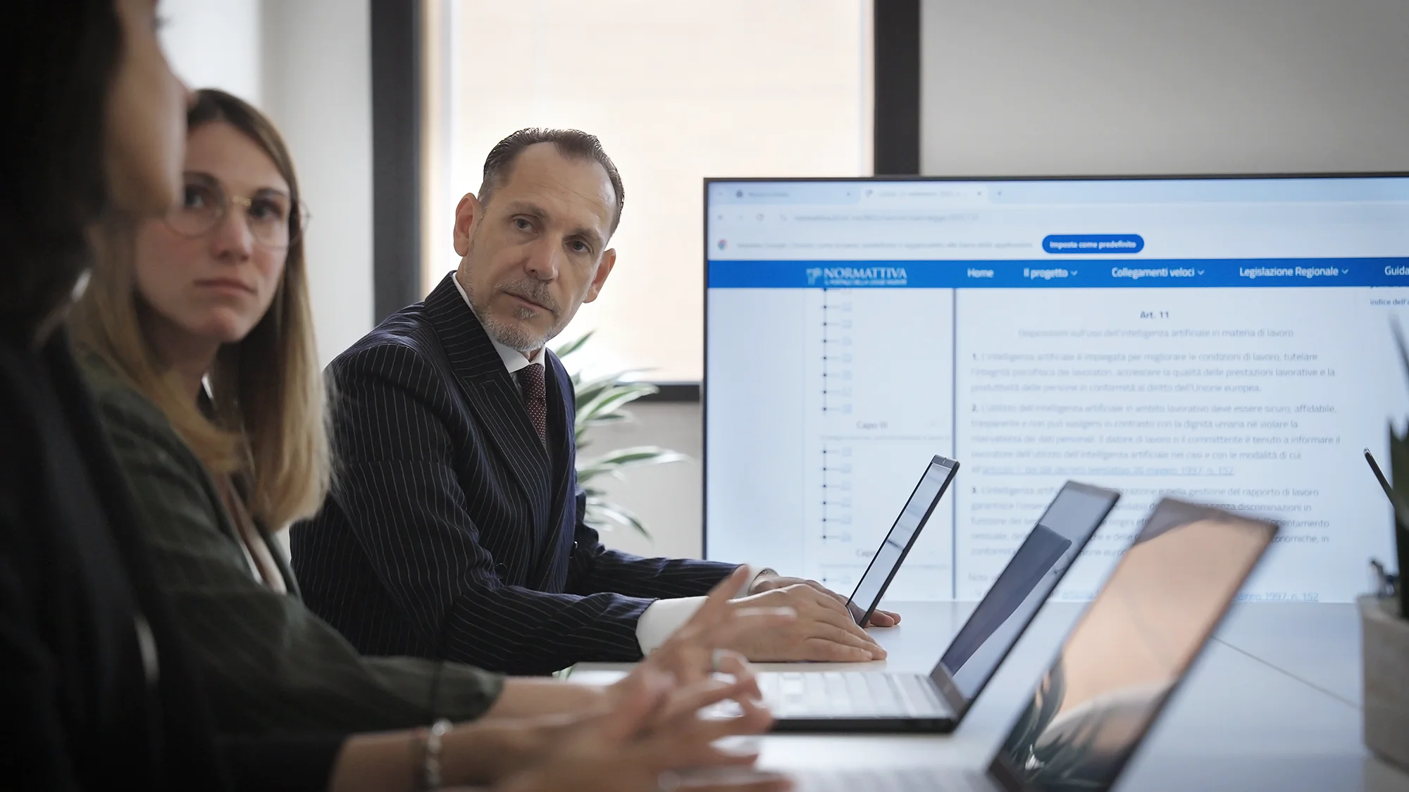 Il team di bgf group in riunione per decidere come rispondere ad alcune domande frequenti delle aziende clienti bgf group società di hr advisor a noale venezia - BGF Group